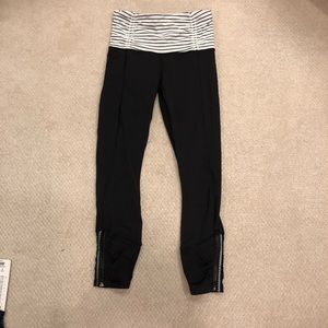 Lululemon cropped pant size 2 b&w waistband